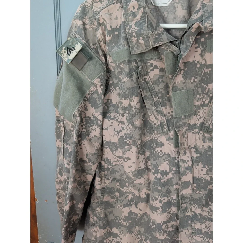 US Army ACU Coa Digital Camo Small Regular 67 To 71 In Chest 33 To 37. Sgt Patch